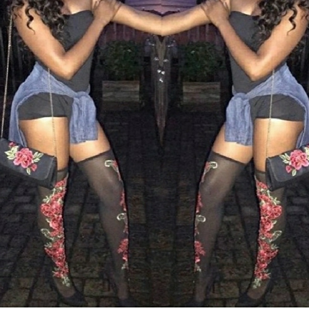 OFFERS WELCOMEOver the knee embroidered high heels